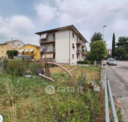 Terreno agricolo in commerciale in Via R. Sanzio