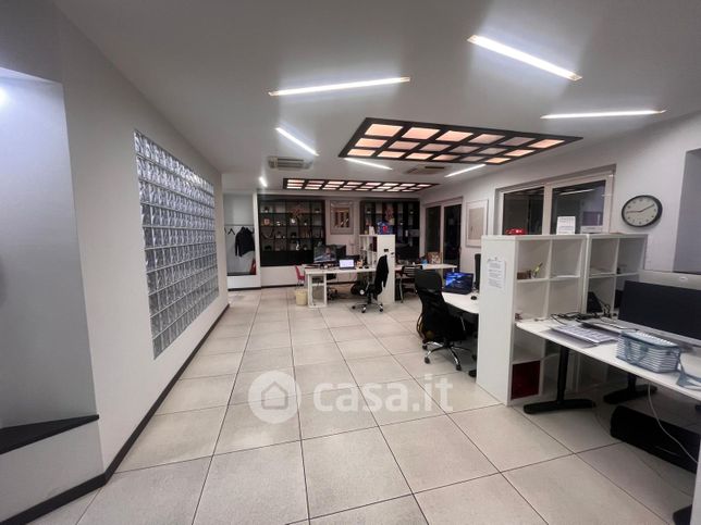 Ufficio in commerciale in Via Giovanni Masera 10