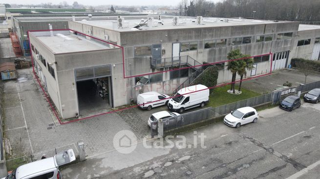 Capannone in commerciale in Via J. Keplero