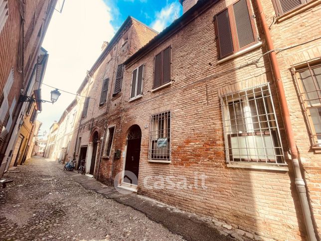 Casa indipendente in residenziale in Via Coperta