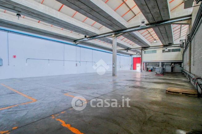 Capannone in commerciale in Via Guglielmo Marconi