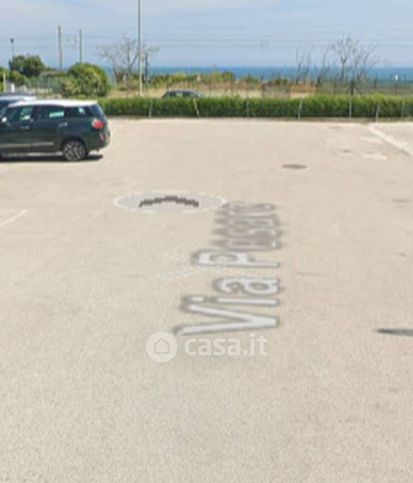 Box/posto auto in residenziale in Via Pesaro