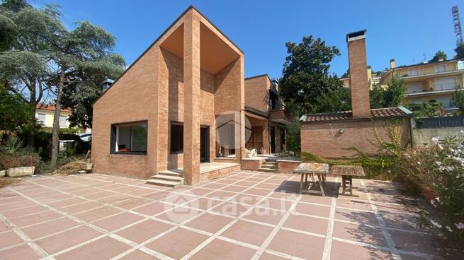 Villa in residenziale in Via dei Ligustri