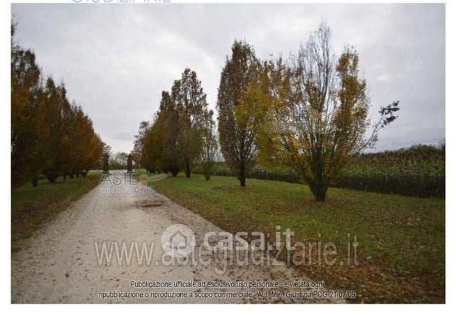 Terreno agricolo in commerciale in Via Ostiglia 38