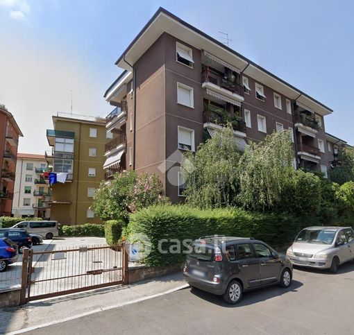 Box/posto auto in residenziale in Via Vittorio Locchi 27