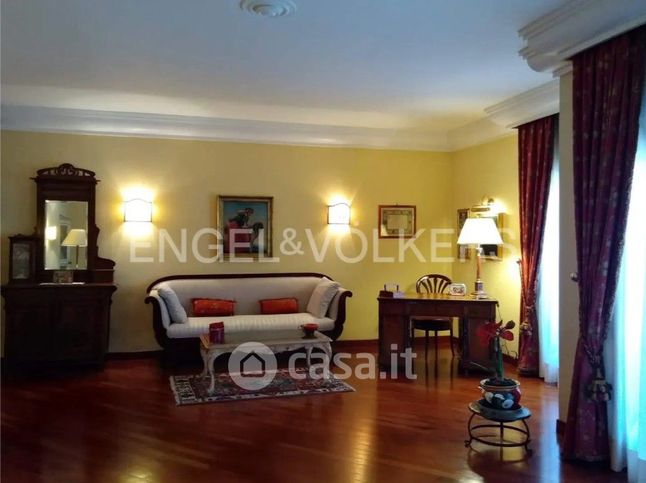 Appartamento in residenziale in Via Umberto Giordano 51