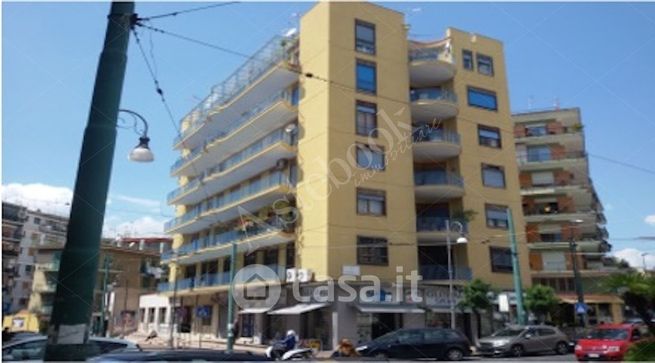 Ufficio in commerciale in Via Lanzara