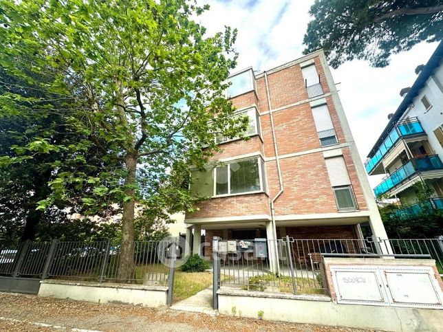 Appartamento in residenziale in Via dei Tritoni 22