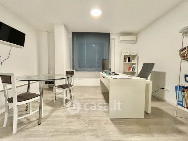 Ufficio in commerciale in 