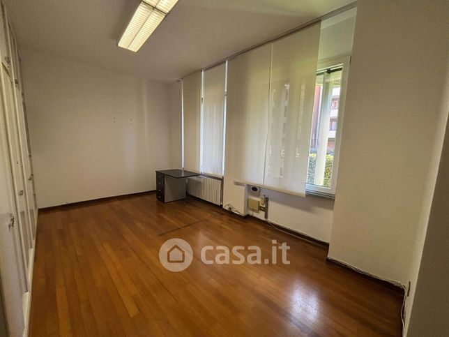 Ufficio in commerciale in 