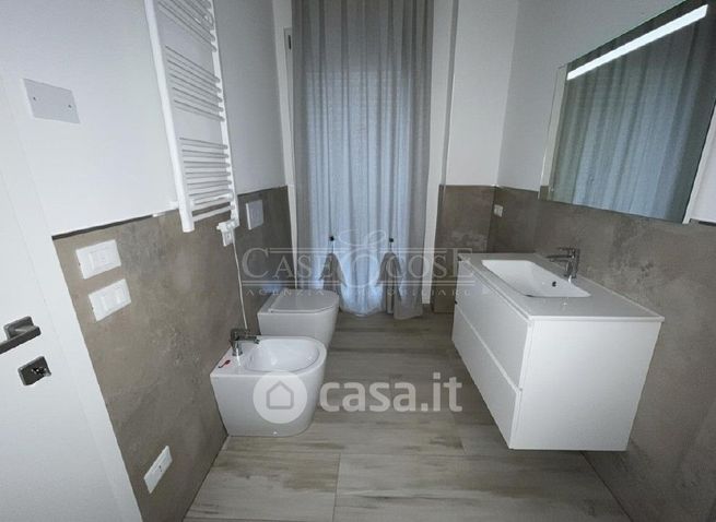 Casa bi/trifamiliare in residenziale in 