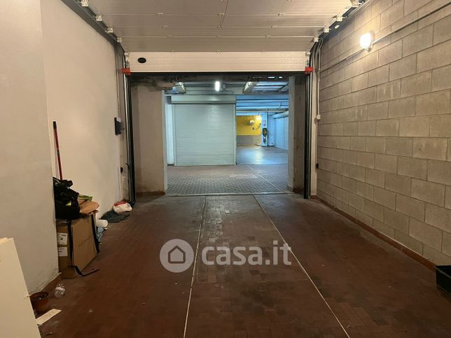 Garage/posto auto in residenziale in Viale Tibaldi 5