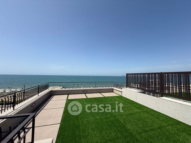 Appartamento in residenziale in Lungomare Nazario Sauro 28