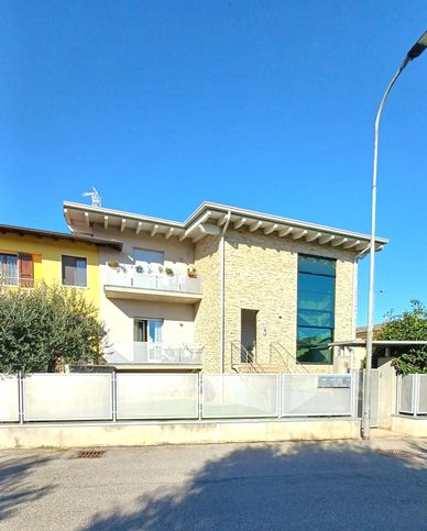 Appartamento in residenziale in Via R. Leoncavallo 8