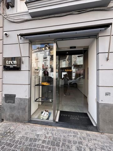 Attivitã /licenza (con o senza mura) in commerciale in Via Roma