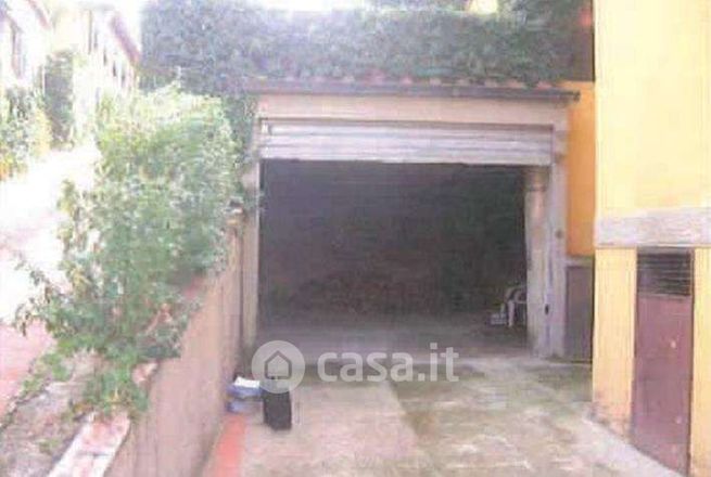 Garage/posto auto in residenziale in Via Petrognano 98