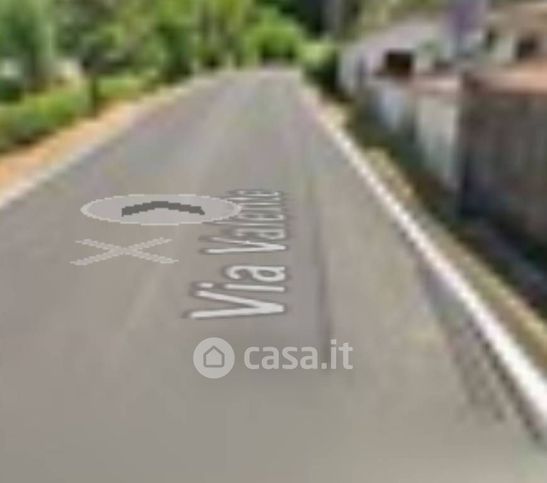 Capannone in commerciale in Via Valente 16