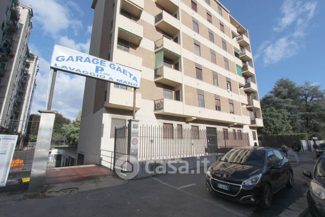 Garage/posto auto in residenziale in Via Gaeta 16