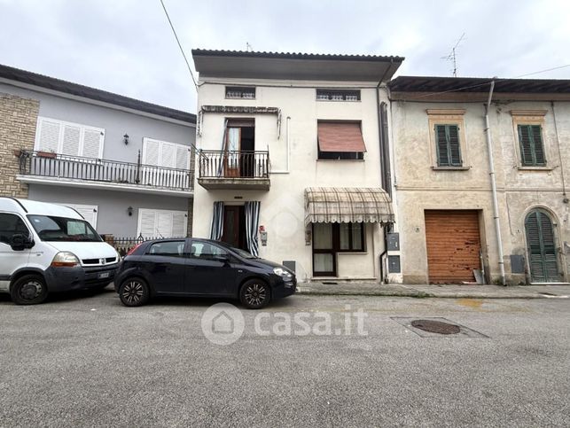 Casa bi/trifamiliare in residenziale in Via del Comune 12