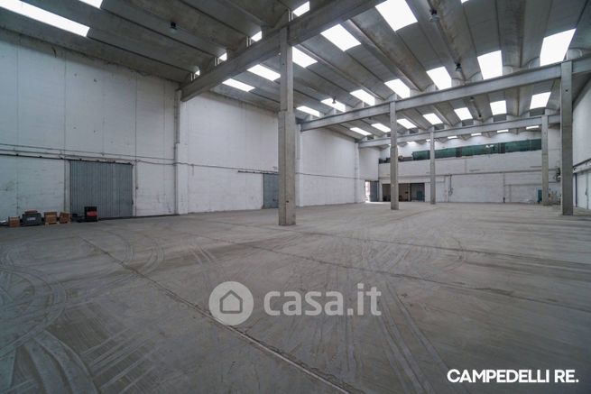 Capannone in commerciale in SS434