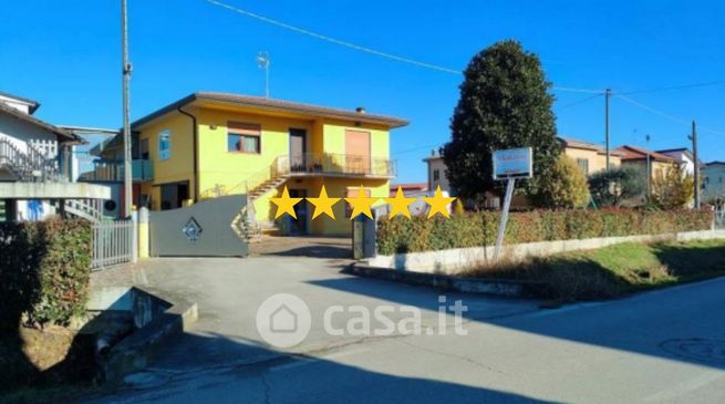Villa in residenziale in Via Cavin Maggiore