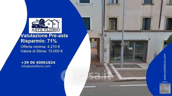 Box/posto auto in residenziale in Via XXV Aprile 8