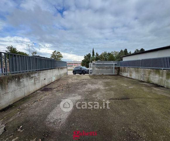 Capannone in commerciale in Via Marisa Bellisario 34