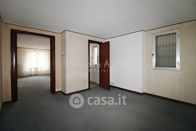 Ufficio in commerciale in 