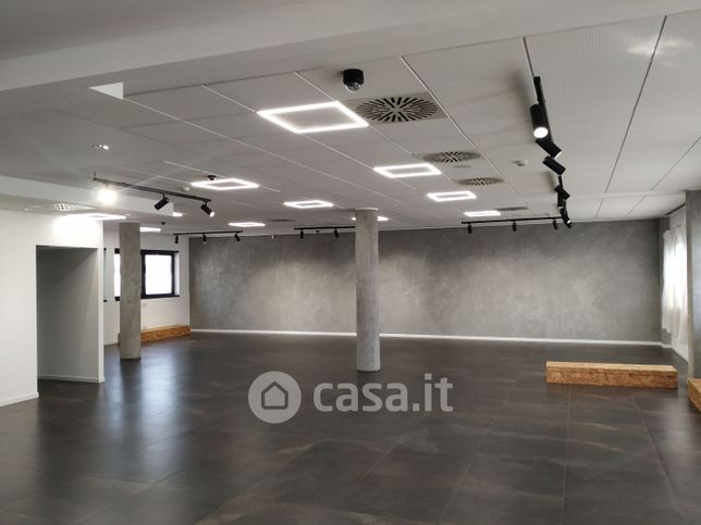 Ufficio in commerciale in