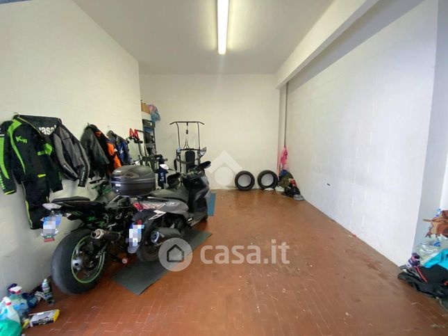 Garage/posto auto in residenziale in Via Borzoli 13 /1