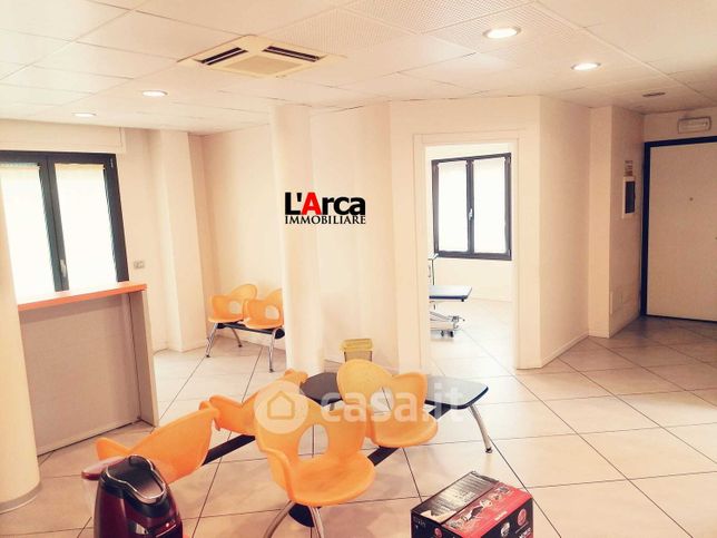 Ufficio in commerciale in Via Tremana