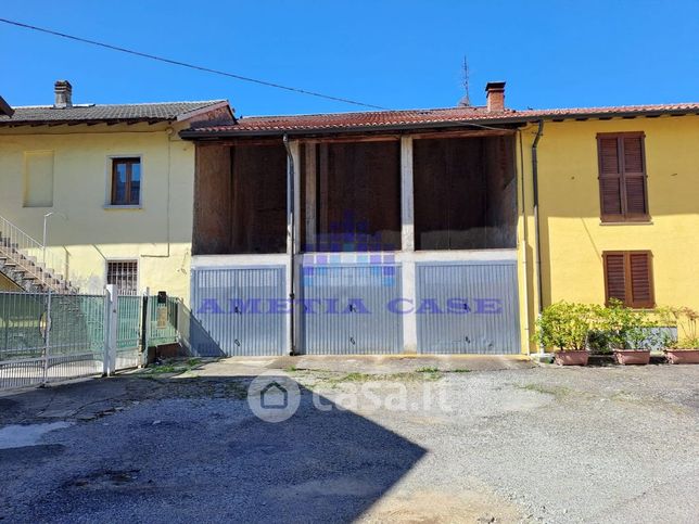 Box/posto auto in residenziale in Via Silvio Pellico