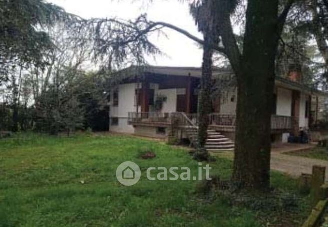 Villa in residenziale in Via Solagna