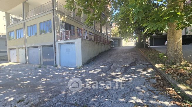 Box/posto auto in residenziale in Via del Salice
