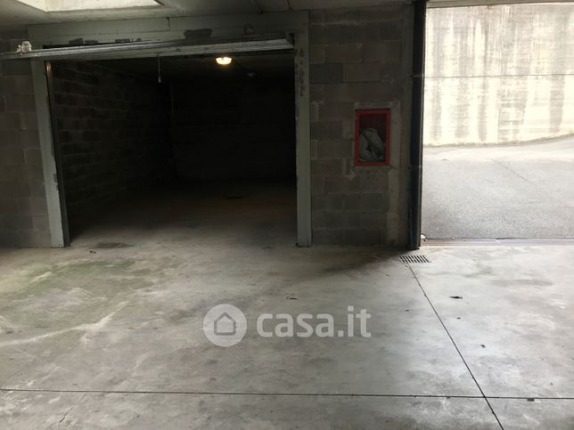 Box/posto auto in residenziale in Strada Genova 232