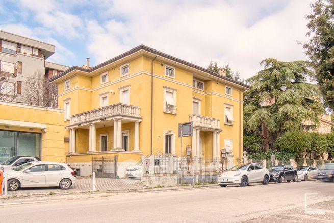 Ufficio in commerciale in Viale Cesare Battisti 21