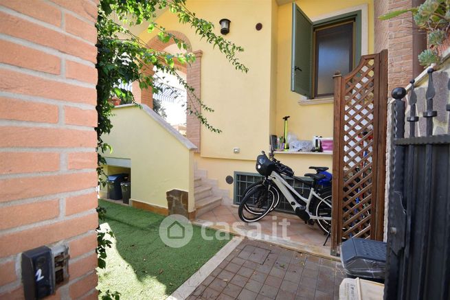 Casa bi/trifamiliare in residenziale in Via Numana 34