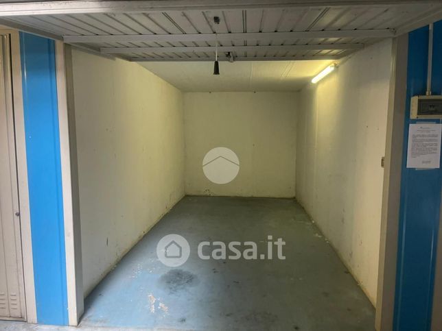 Garage/posto auto in residenziale in Via Giacinto Serrati Menotti 3