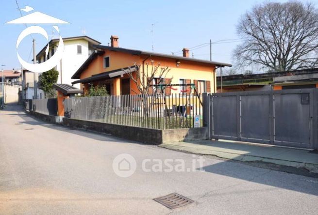 Villa in residenziale in Via L. Da Vinci 6