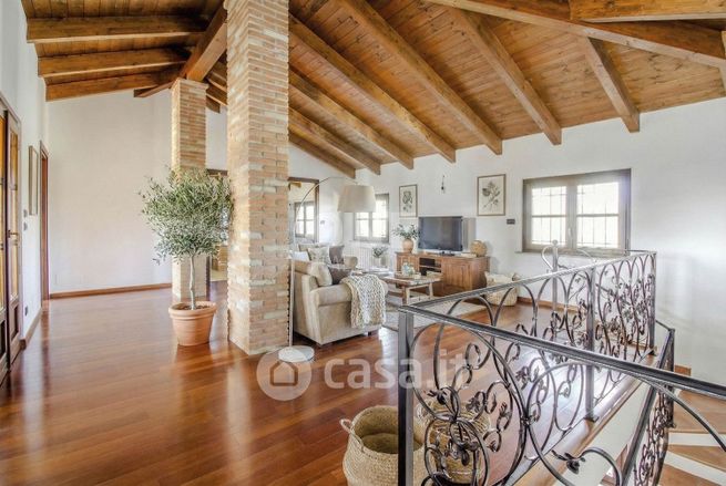 Villa in residenziale in Via Manzoni 61