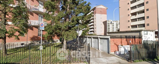 Box/posto auto in residenziale in Via Abruzzi 66