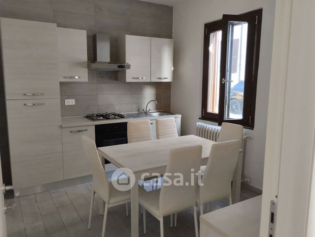 Casa indipendente in residenziale in 