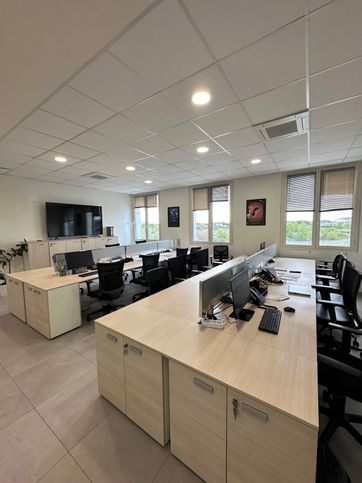 Ufficio in commerciale in Via di Gargalone 25