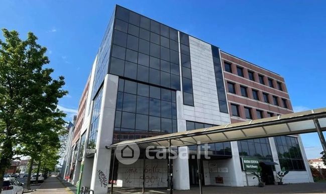 Ufficio in commerciale in Via Indipendenza 9