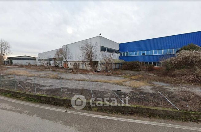 Capannone in commerciale in Via Cavalleggeri di Saluzzo