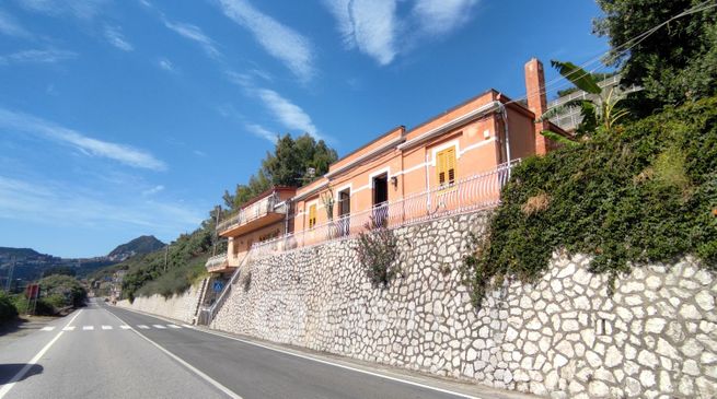 Casa bi/trifamiliare in residenziale in Via Nazionale 28