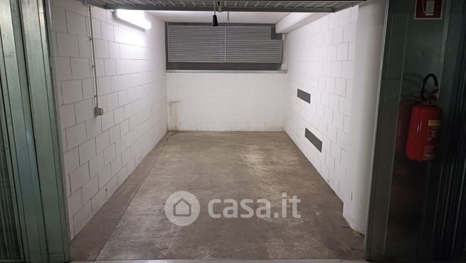 Garage/posto auto in residenziale in Viale Sabotino 25