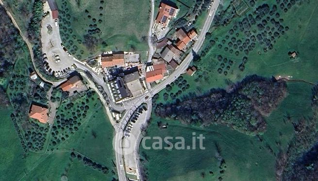 Negozio/locale commerciale in commerciale in Via Girfalco