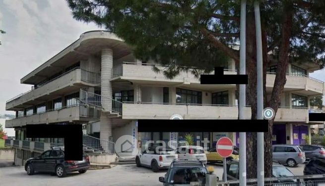 Ufficio in commerciale in Strada Cluentina