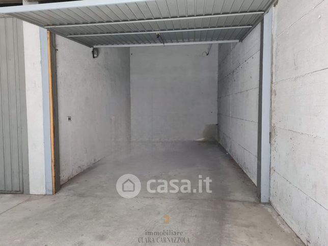 Box/posto auto in residenziale in Via San Rocco 9